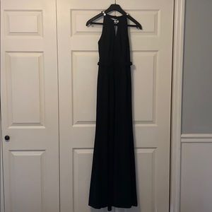 DAVID'S BRIDAL - Black Crepe Halter Dress
F19672